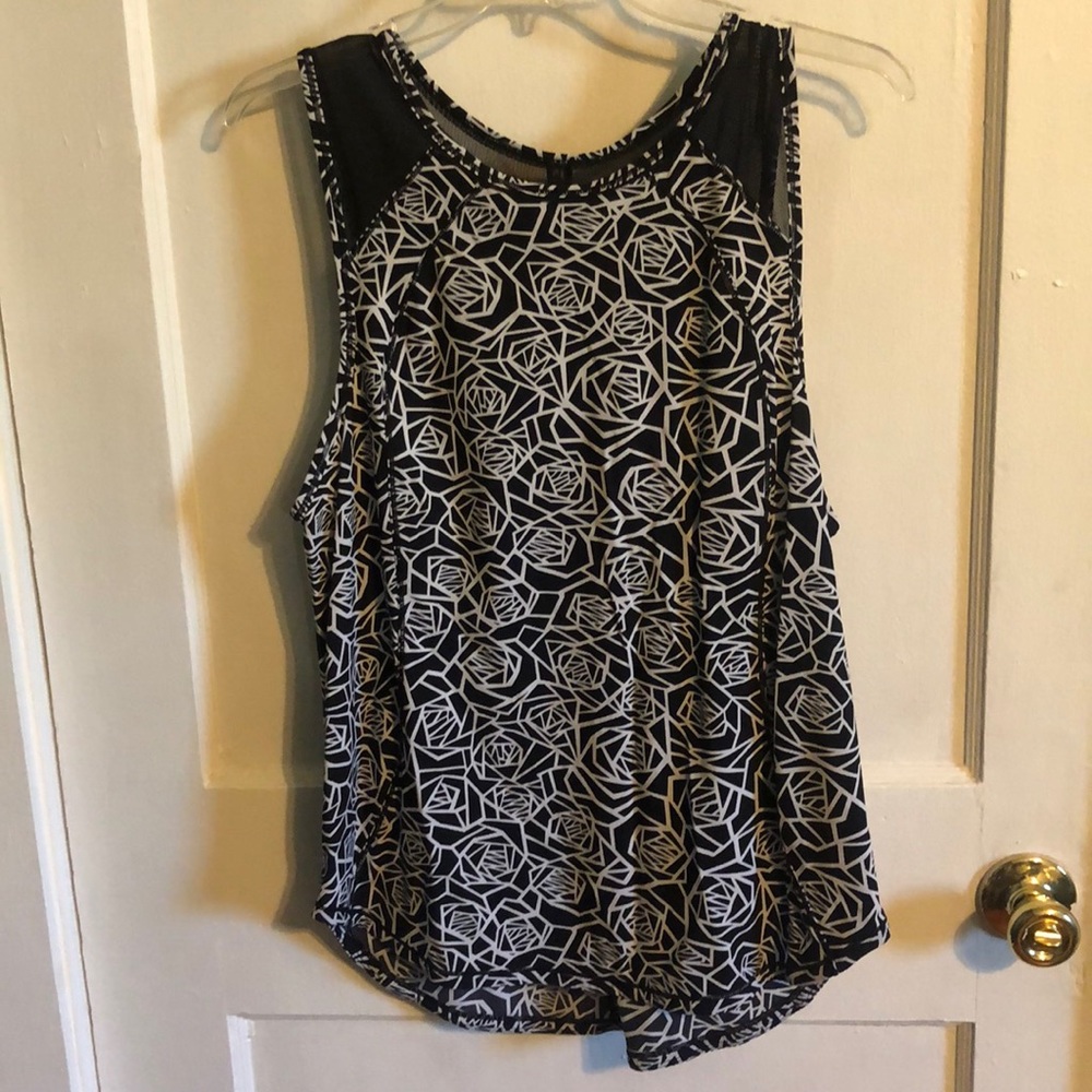 LULULEMON SCULPT TANK NWT  black and white SIZE 8 with tags never worn